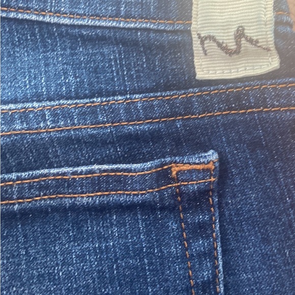 Manhattan Indigo Women’s luxury jeans size 10 originally $175 selling for $17 - Picture 4 of 4